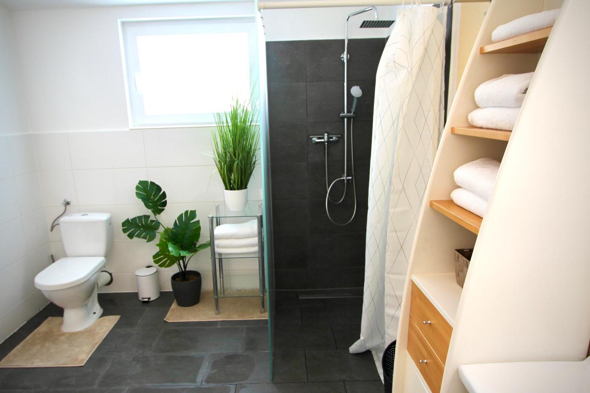 Wunderschoen Zwischen Ortsausgang Und Waldesrand Gelegene, Schoene Apartments ヘルツォーゲンラート エクステリア 写真